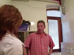 Geile German MILF Claudia auf Arbeit vom Chef gefickt