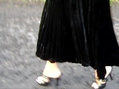 Toeless pantyhose worn outdoors (Scotland)