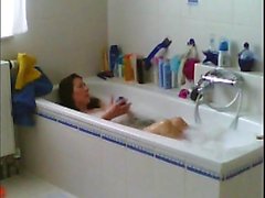 Spied my Mom shaving her pussy in bath