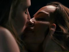 Two Hot Babe make their pussies orgasm