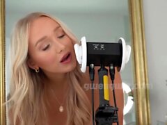 Webcam Crazy Blonde fingers herself live